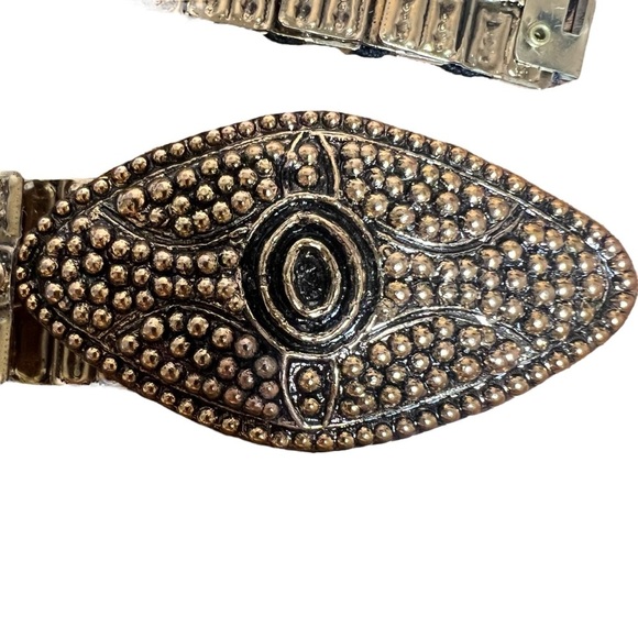 VTG Harwill NY Gold Tone Stretch Hammered Metal Statement Belt 70s Oval Retro - Picture 9 of 13